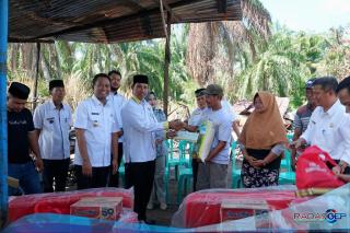 Wabup Rohil Kunjungi Korban Kebakaran Rumah dan Serahkan Bantuan